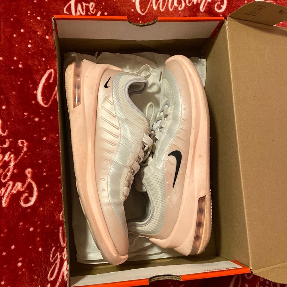 Women’s Nike air max axis